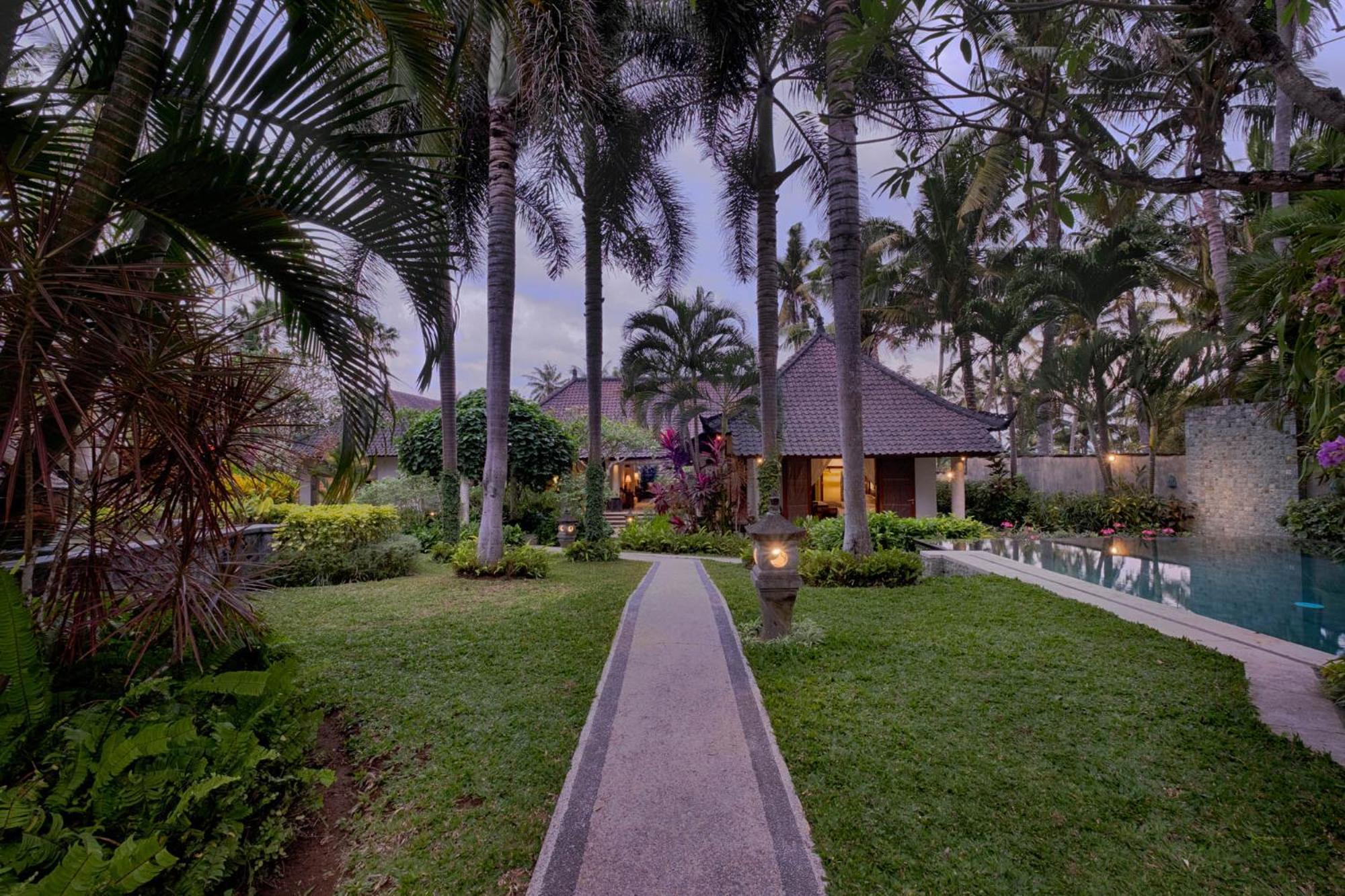 Kutus Kutus Estuary Saba Beach住宿加早餐旅馆 外观 照片